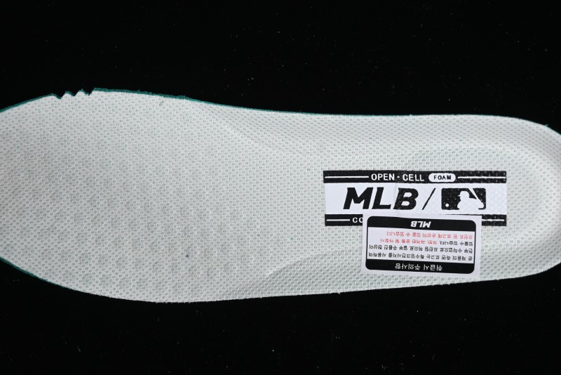MLB Chunky Liner Basic New York Yankees Thick Sole Casual Sneakers with 6cm Height Increase - 3ASXCA12N43BGS