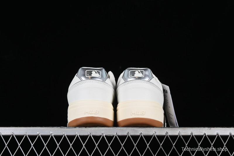 New York Yankees MLB Chunky Runner Basic Lace-Up Lightweight Casual Sneakers - 3ASXCBS4N50IVS