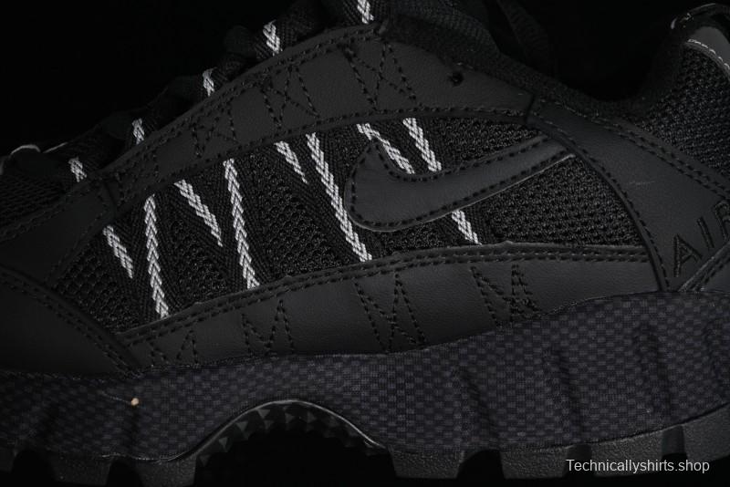 Nike Air Humara Retro Trail Running Shoes with 1990s Outdoor Style - 924464-001