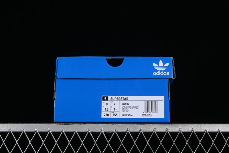 Adidas Originals Superstar Casual Sneakers with Shell Toe Design - IE3039