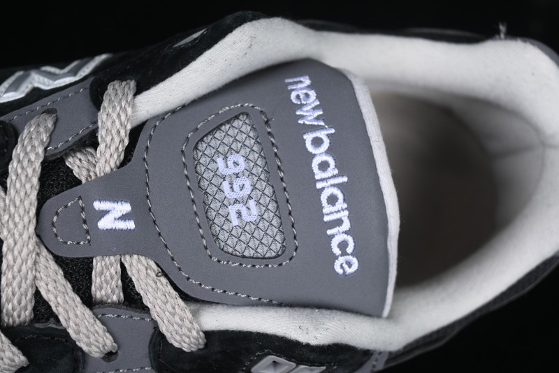 New Balance Made In USA 992 Classic Retro Running Sneakers with Superior Comfort - M992BK