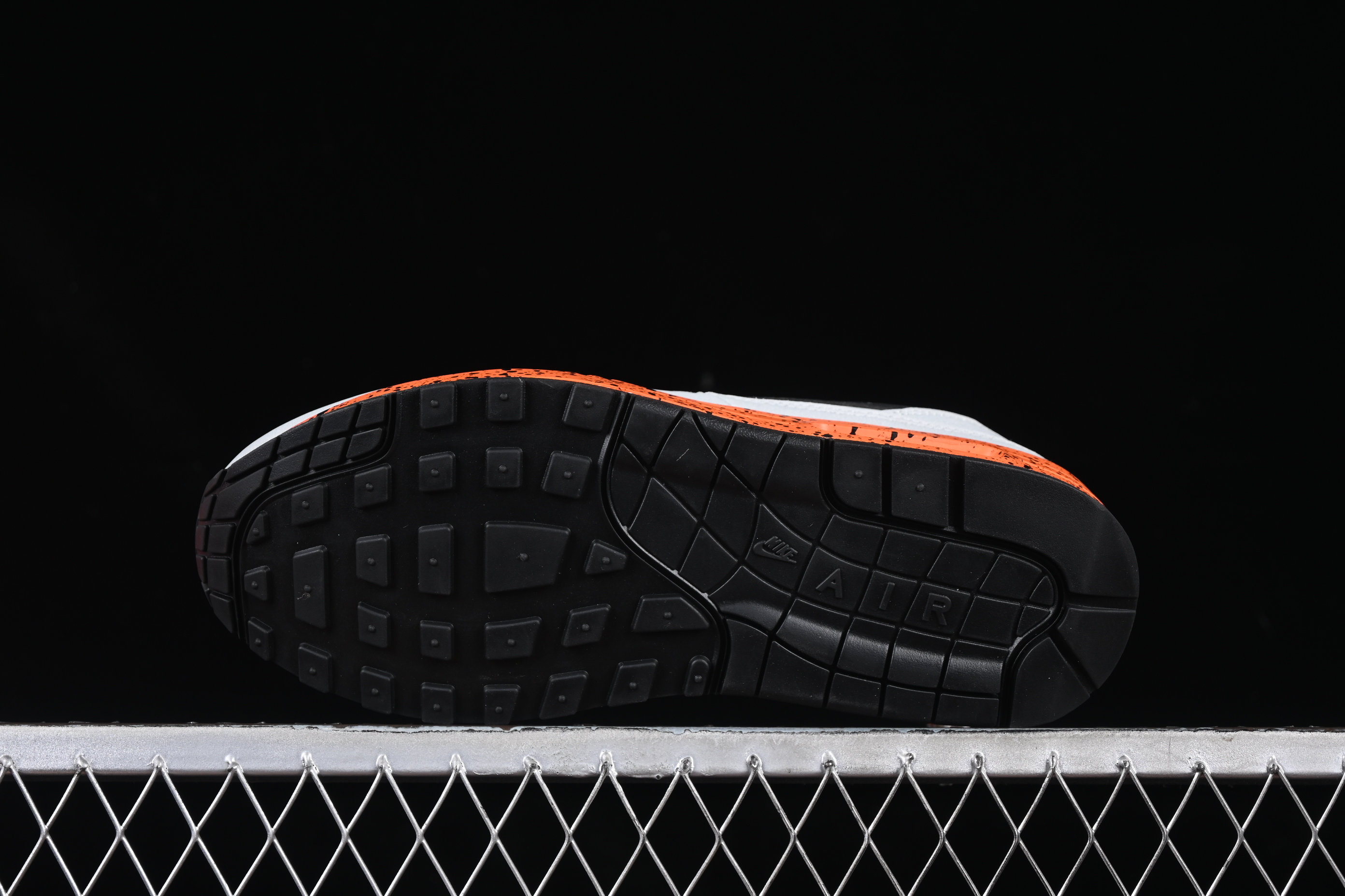 Nike Air Max 1 Retro Running Shoes with Half-Sole Air Cushion - FD2638-005