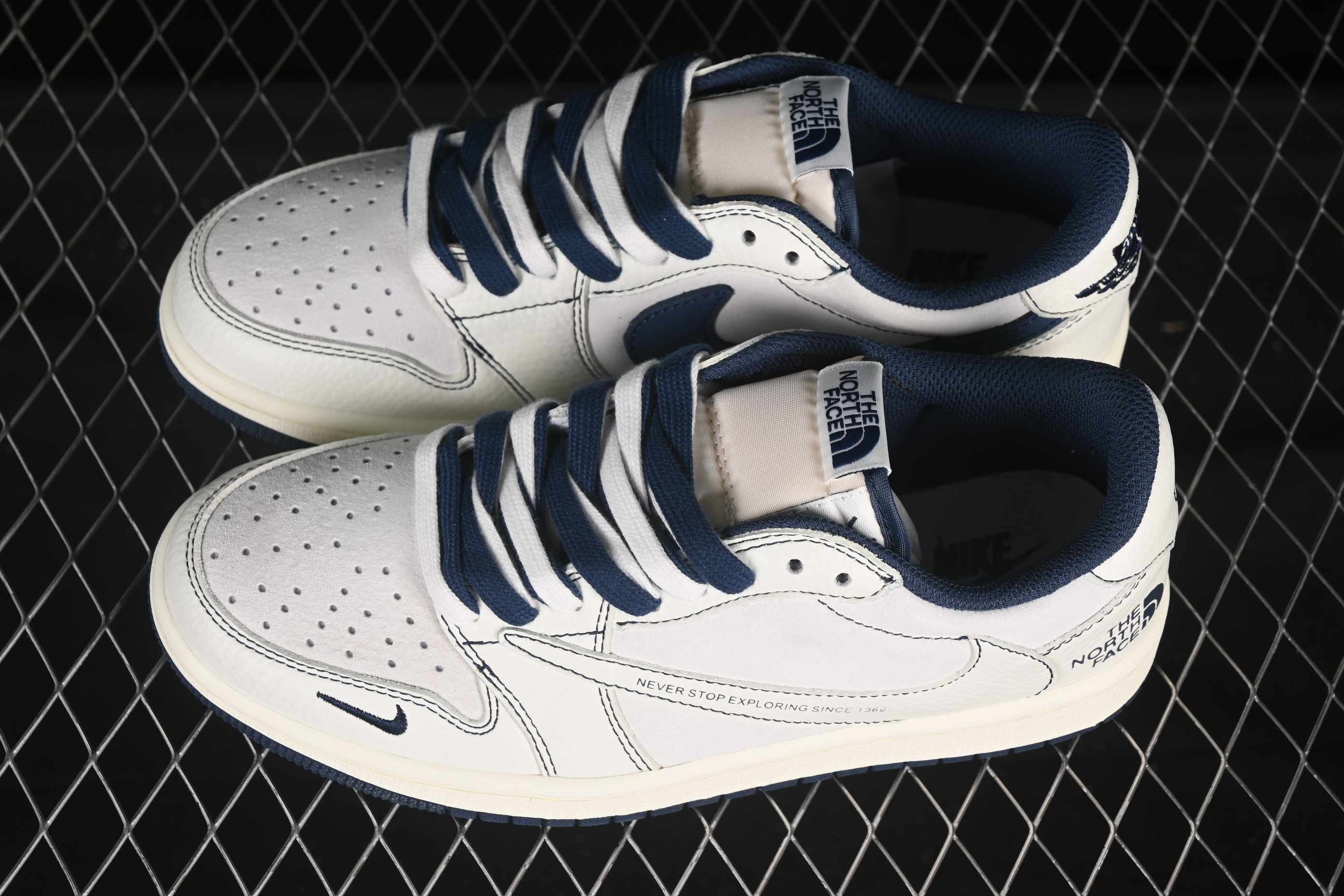 Nike Travis Scott x Fragment Design x Air Jordan 1 Low OG SP AJ1 Low Top Casual Sneakers in Cream White and Light Blue - XZ5749-001