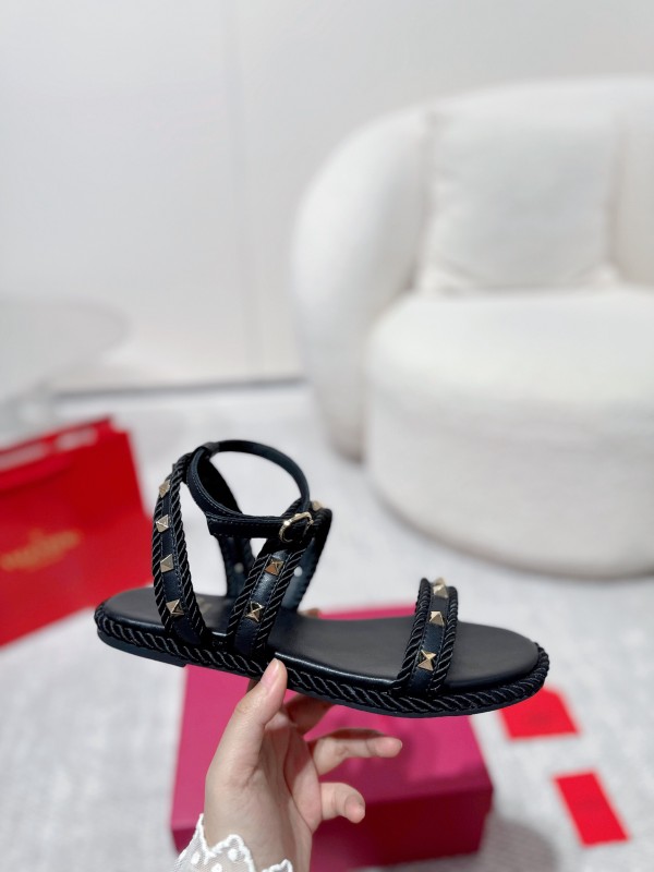 2025 Women Valentino Black Leather Sandals Studded LY00250