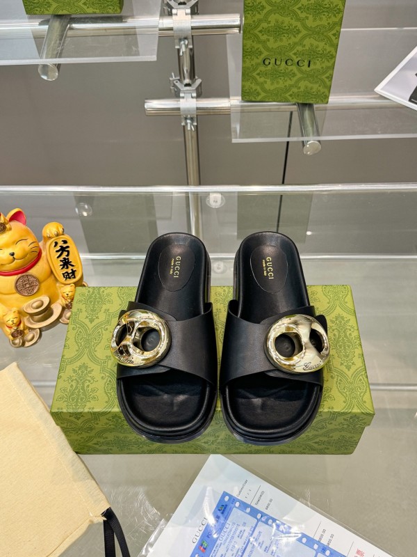 2025 Gucci Black Leather Slippers KFY00210