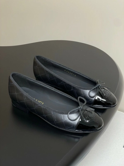 2025 Women Chanel Black Patent Leather Ballet Flats