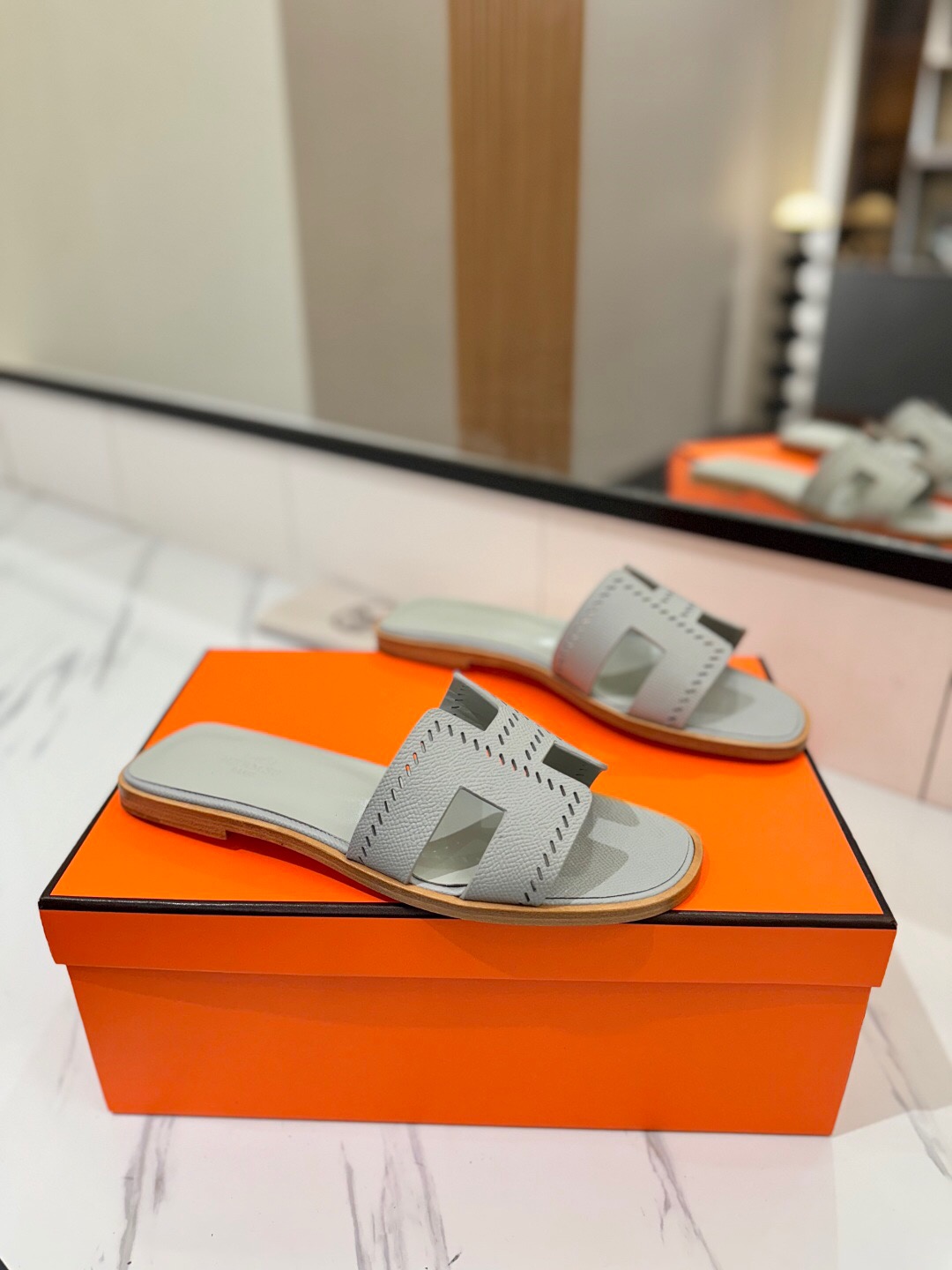2025 Women Hermès Gray Leather Slippers