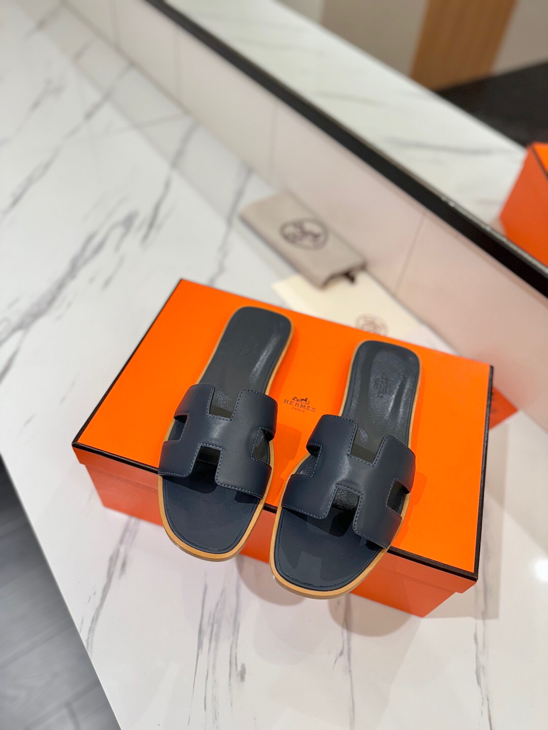 2025 Women Hermès Black Leather Slippers