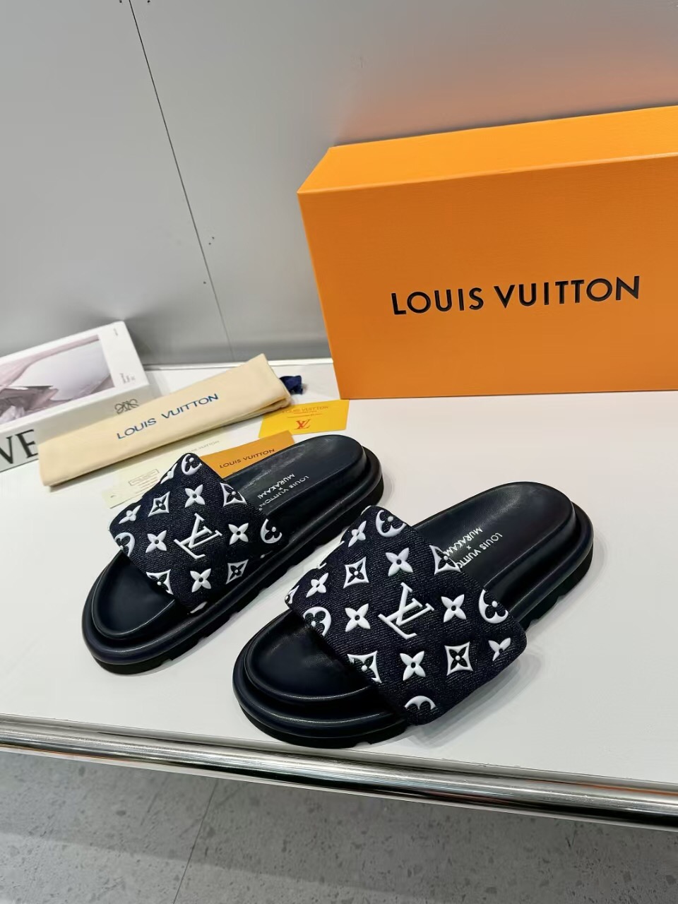 2025 Slippers Louis Vuitton Black White Fabric Pool Pillow Comfort KFY00230