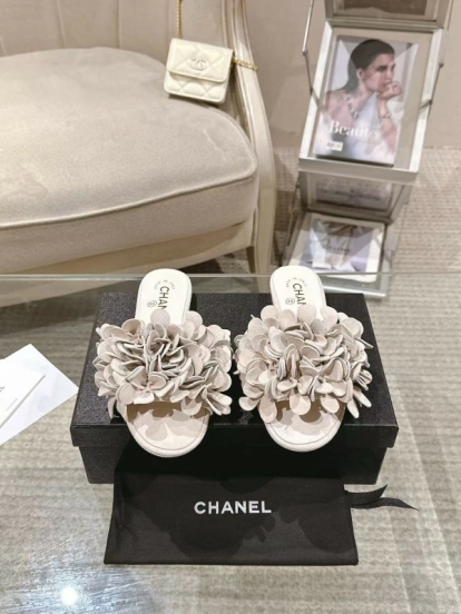 2025 Women Chanel Beige Leather Mules Floral Decoration