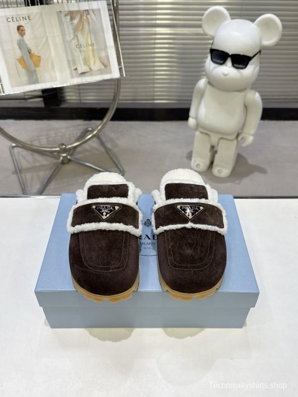 Prada Fall/Winter New Mule Slippers Triangle Buckle Bread Toe Half Slippers - KFY00270