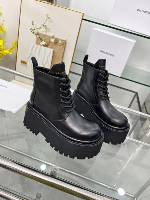 Balenciaga Fall/Winter 2025 Platform Ankle Boots - LY00350