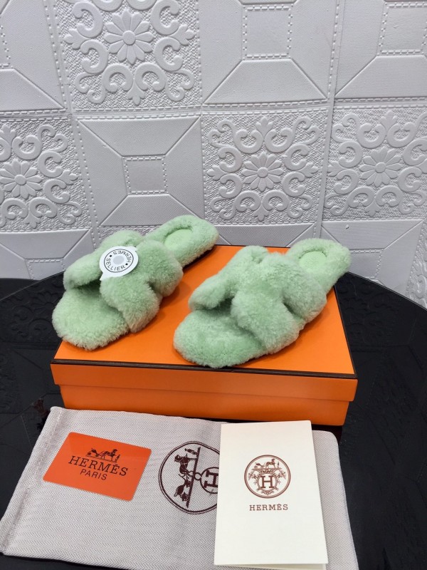 H Eiderdown Teddy Wool H-Logo Slippers Flat Sole Winter Home Shoes - LY00240