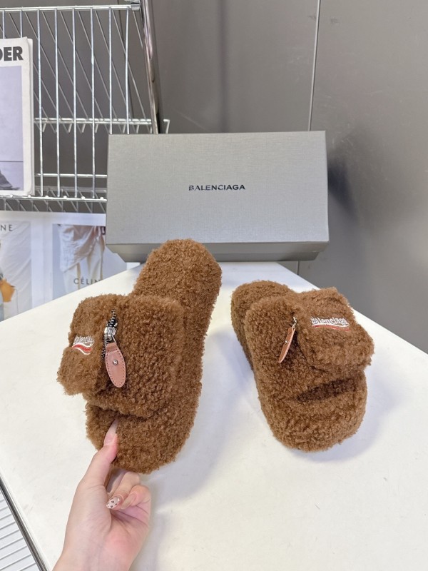 Balenciaga 2025/SS Couple Edition Cola Fur Slippers - KFY00230