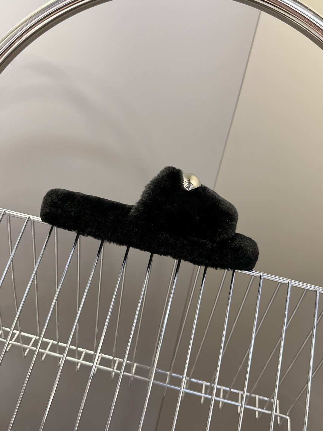 Alaïa Fall/Winter 2025 Fur Slippers - KFY00230