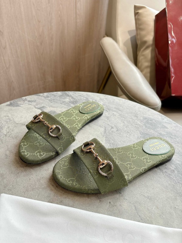 Gucci 2025/SS Leather Mule Sandals with Light Gold Horsebit Detail - LY00280