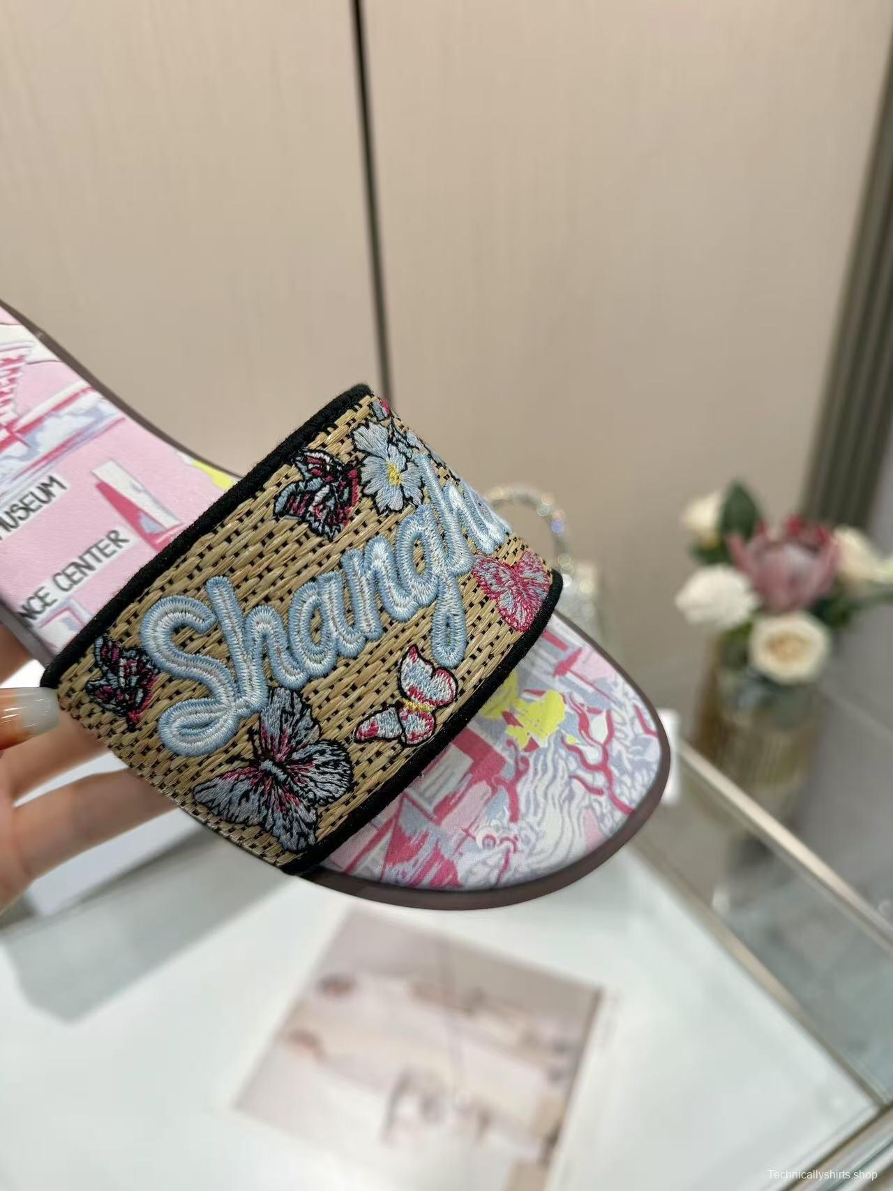 Dior 2025/SS Embroidered Monogram Slippers with Lambskin Lining - LY00200