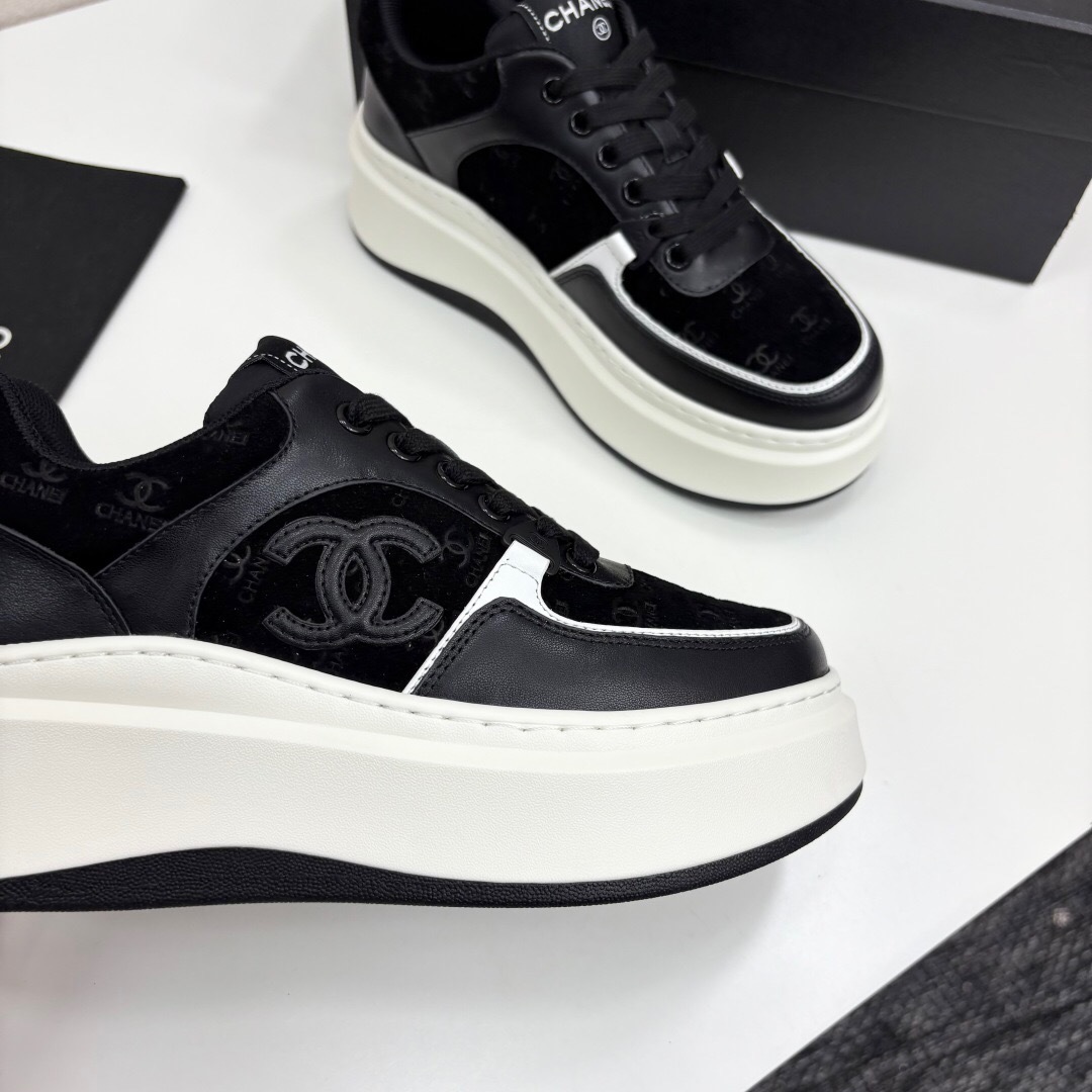 Chanel 2025 SS Panda Casual Sneakers - LY00340