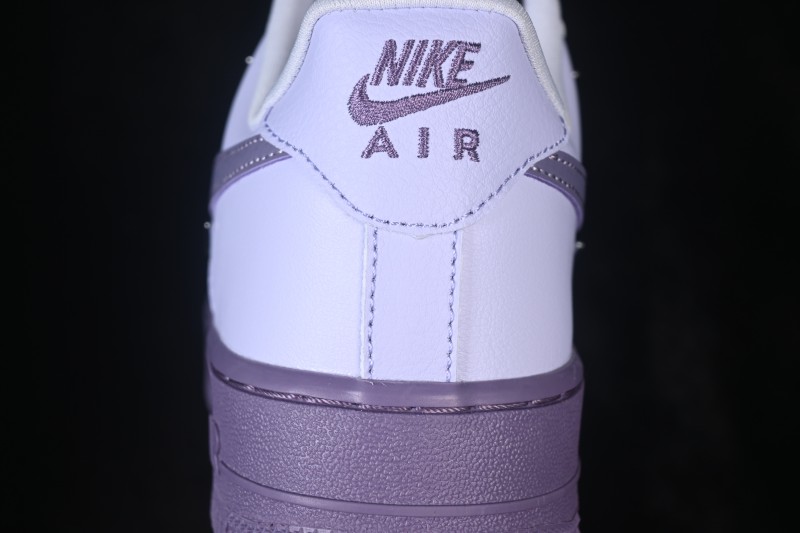 Nike Air Force 1 '07 Low Basketball Sneakers with Full-Length Air Cushion - IX5253-555