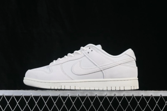 Nike SB Dunk Low Casual Skateboarding Shoes in White Suede - IB6651-003