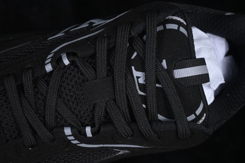Louis Vuitton Tatic Runner Casual Running Shoes with Breathable Mesh and Lightweight Sole - Black